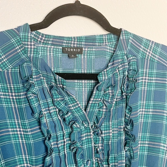 Torrid Plaid Ruffle Top Blouse  size 3 blue green - Picture 7 of 8